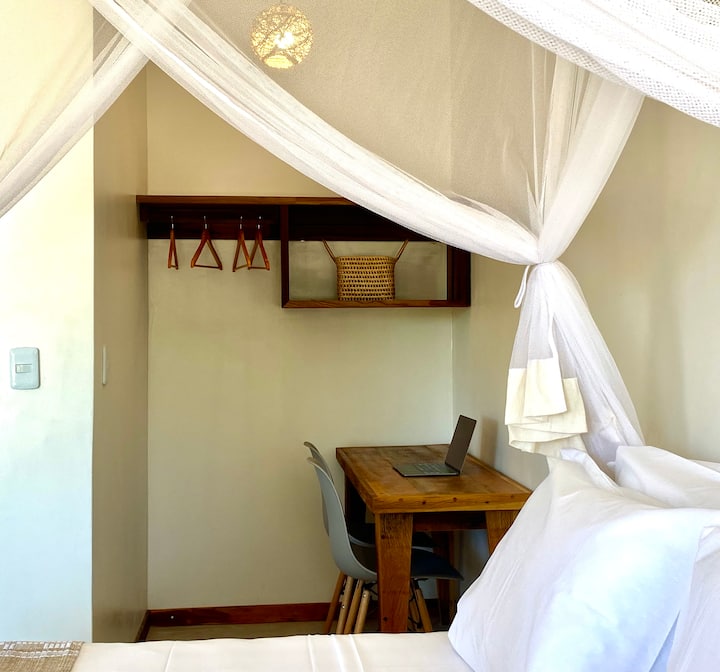 Простор за работа во АПАРТМАН 3 - работен простор во соба 3