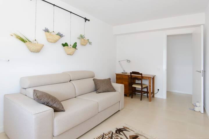 Vil·la amb piscina i jardí a primera línia de mar gallery image 3