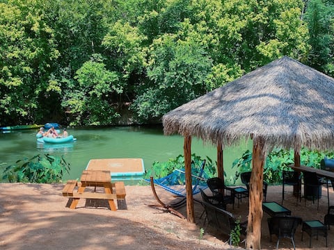 #16Son’s Rio Cibolo Deluxe Safari Cabin