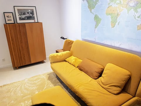 Top Airbnb: City-center, modern, pool access, air-con in Avignon