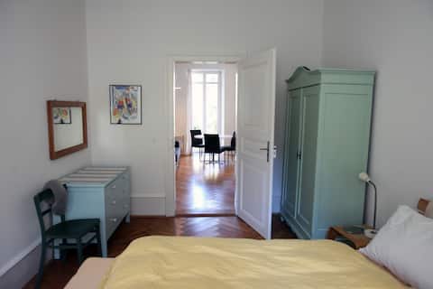Quiet 2.5-room apartment / Quiet 2.5-room flat