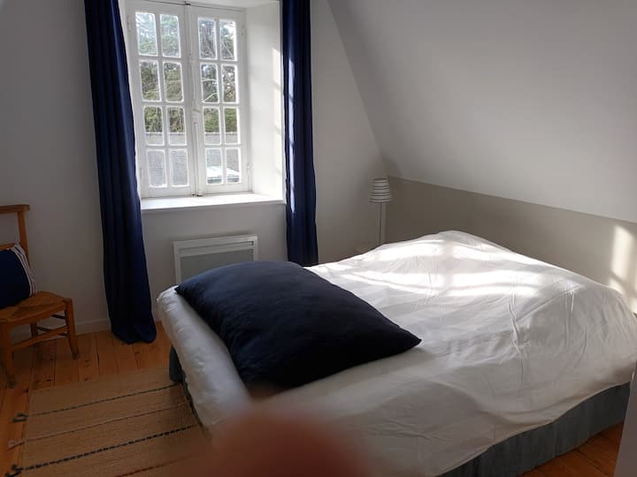 Chambre les costans double bed 140.