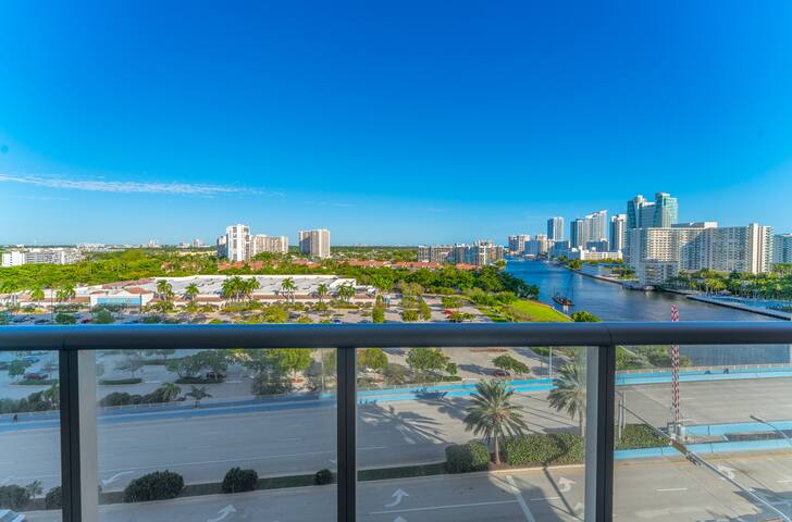 Wonder View 2BR Condo with Kitchen+10thFloor! gallery image 3