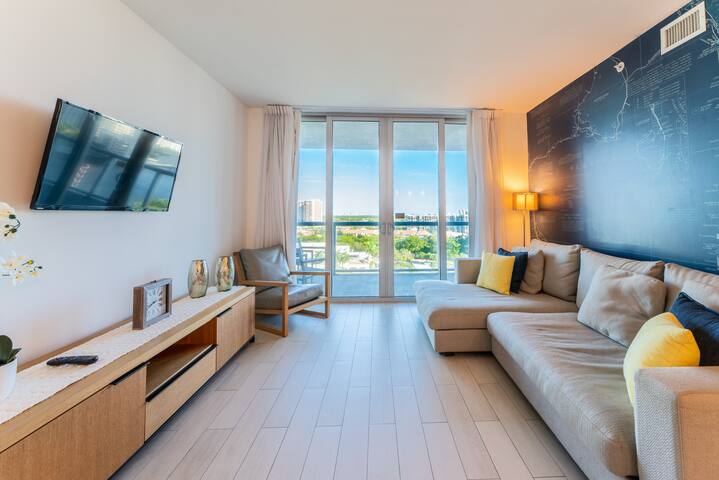 Wonder View 2BR Condo with Kitchen+10thFloor! gallery image 2