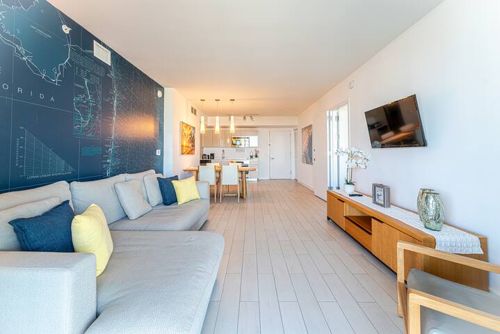 Wonder View 2BR Condo with Kitchen+10thFloor! gallery image 4