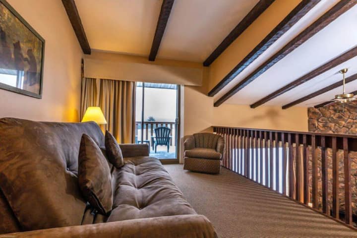 带拉出式沙发床的阁楼