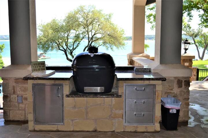 Luxury RESORT Style Home on Lake Travis with Pool gallery image 3