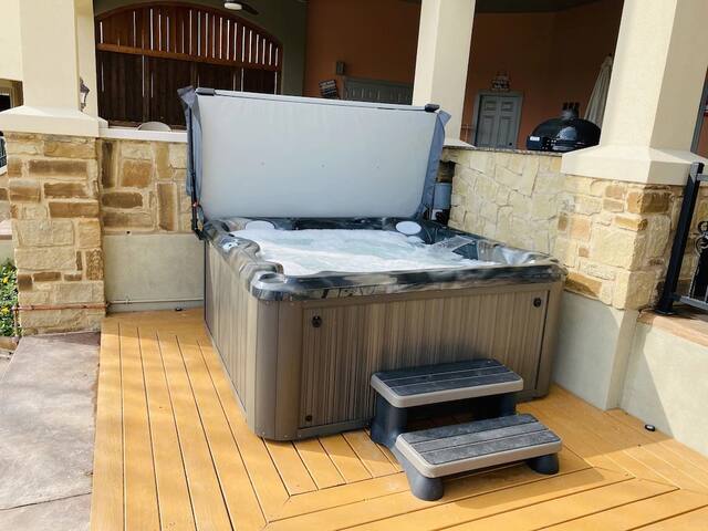 Luxury RESORT Style Home on Lake Travis with Pool gallery image 2