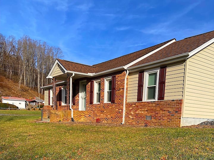 Quiet & Convenient to West Jefferson, NC Houses for Rent in Jefferson