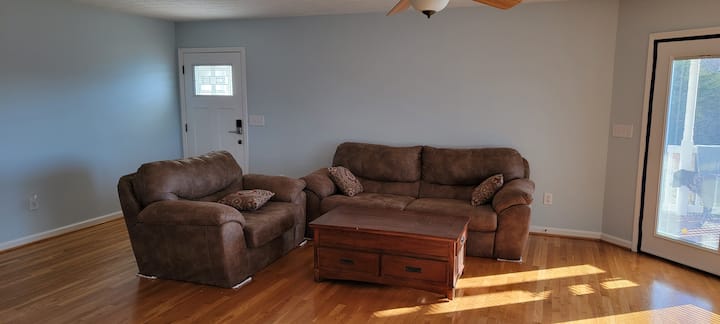 това е основната стая - кът за седене