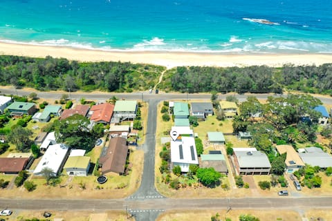 Popular Airbnb listing: Modern Studio at Narrawallee Beach. in Narrawallee