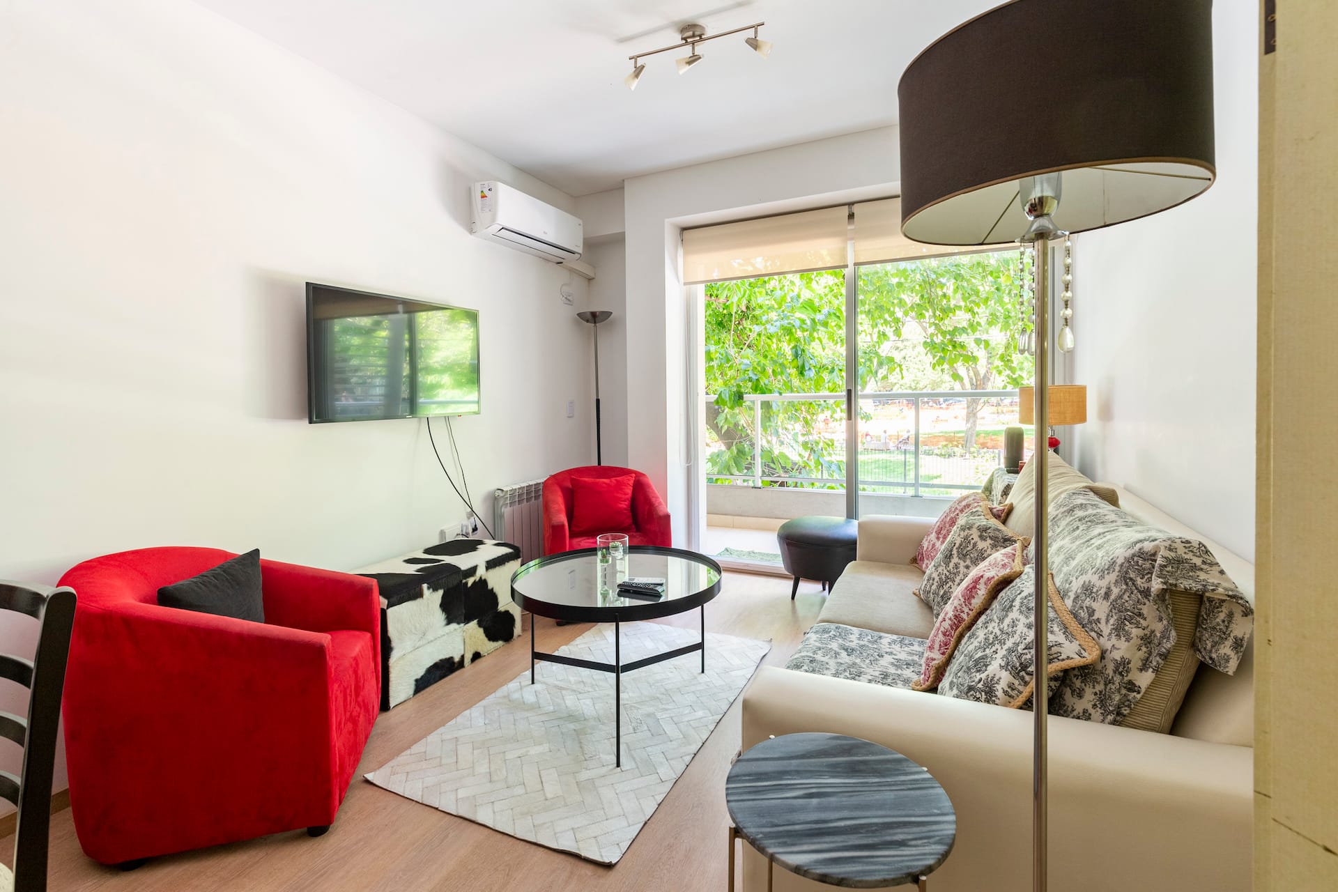Two-bedroom apartment facing Plaza Alberti in Belgrano