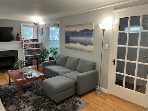 Popular Airbnb listing: Cozy Bungalow in West Cleveland in Kamm's