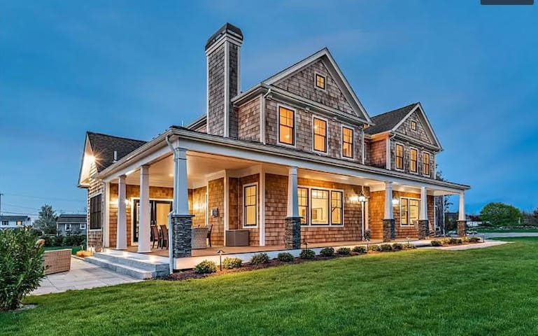 Large and Private Custom Home near Beaches!