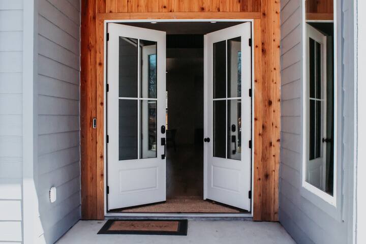 Central Dallas Home- 16+guests- inquire gallery image 2