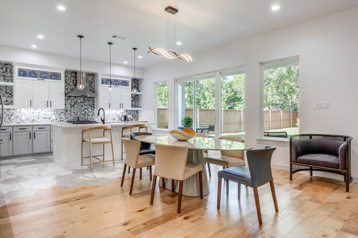Central Dallas Home- 16+guests- inquire gallery image 4
