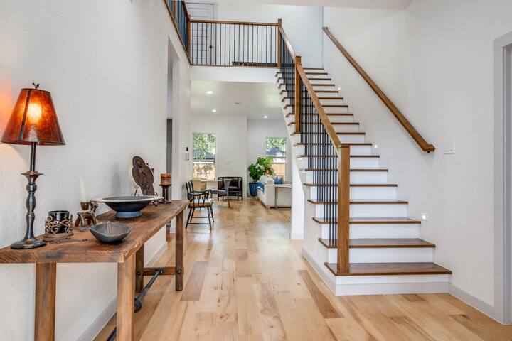 Central Dallas Home- 16+guests- inquire gallery image 3
