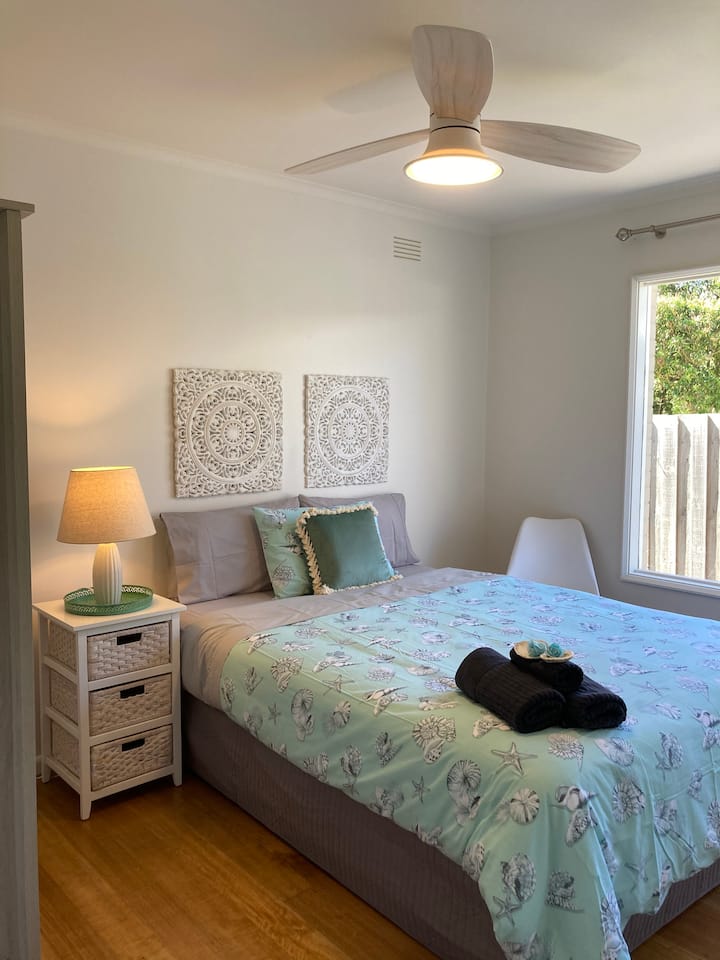 BRAND NEW QUEEN BED and base and bedding (2022) quality.  So comfortable!

Side table with lamp, floor to ceiling curtains and sheers.  Ceiling fan.  

ELECTRIC BLANKET 

Wardrobe with hanging space, shelving and drawer.

Ambient and relaxed