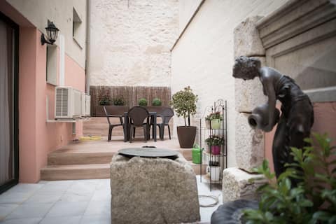 Apartment in historic center with Roman patio