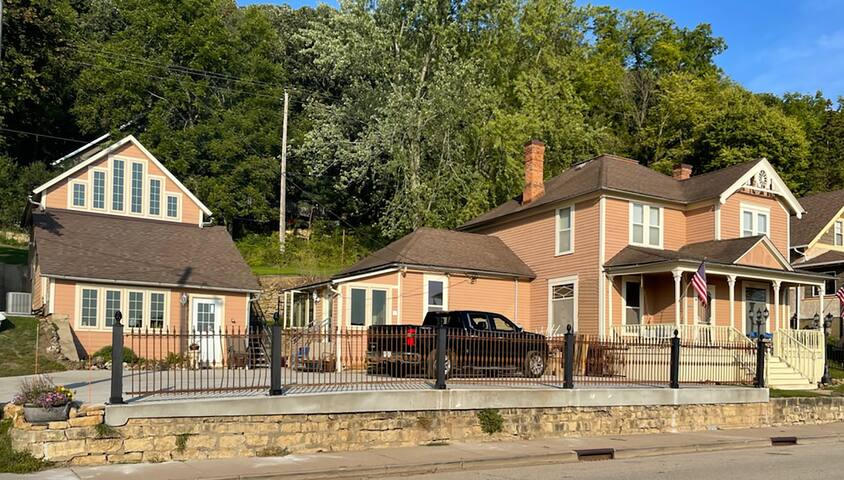 Julian House: Victorian home with modern amenities