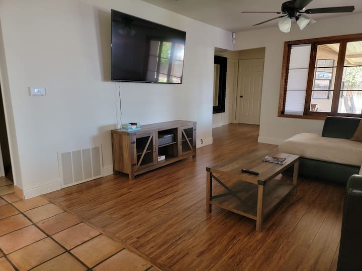 Spacious 3-bd, 3 Ba Family Home W/ Gameroom 🎱 - Exeter, CA
