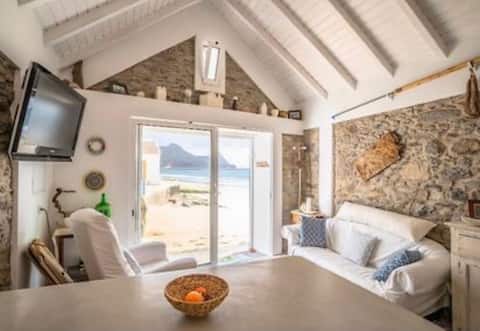 Successful Airbnb property: Porto SANTO Island Neverland House in Porto Santo