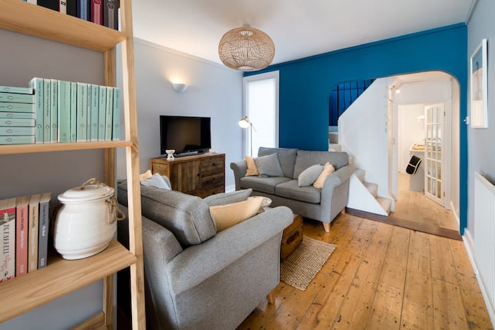 Stylish 3 Bedroom House Close To The Beach - Beaulieu