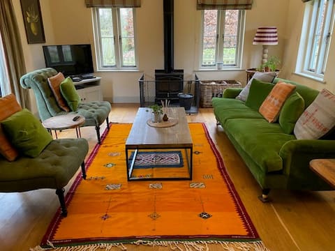 Bull Pen. Secluded 3 Bedroom Cottage in Dorset