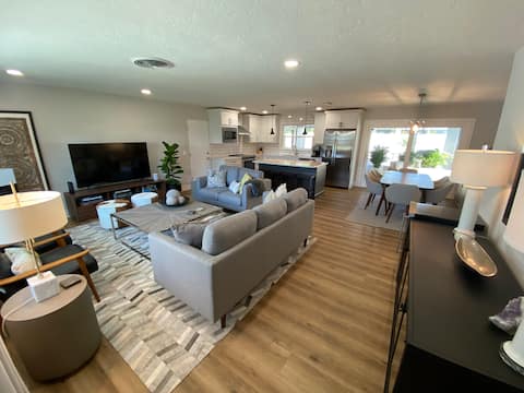 Successful Airbnb property: Close to beach/downtown heated pool, quiet street in Southgate