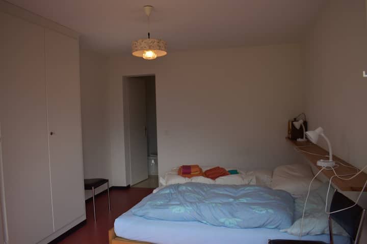 Doppelzimmer (MIT Bad) im EG / Habitación de cama doble (con baño adyacente), planta baja
Clave/clave nr.1