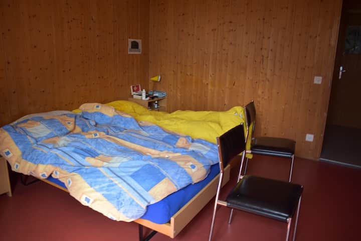 Grosses Doppelzimmer im OG /habitación doble grande, piso superior
Clave/llave n .º2