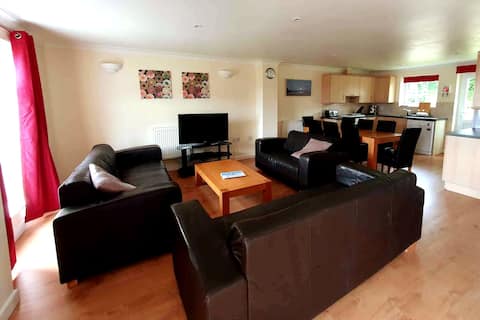 Spacious house with shared pools & gym nr Newquay