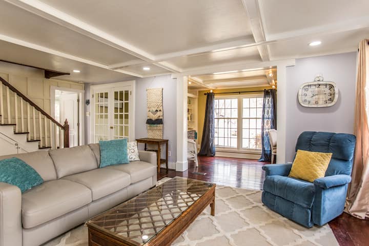 Historic Farmhouse. Peace & Quiet On 5 Acres - Gloucester, VA