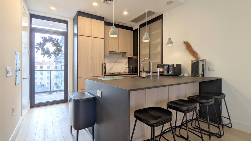 Luxury 2BR penthouse with private terrace gallery image 3