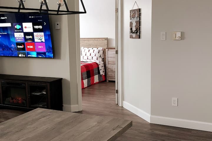 Lovely Canadian Style 2-bedroom Condo In Aylmer - Gatineau