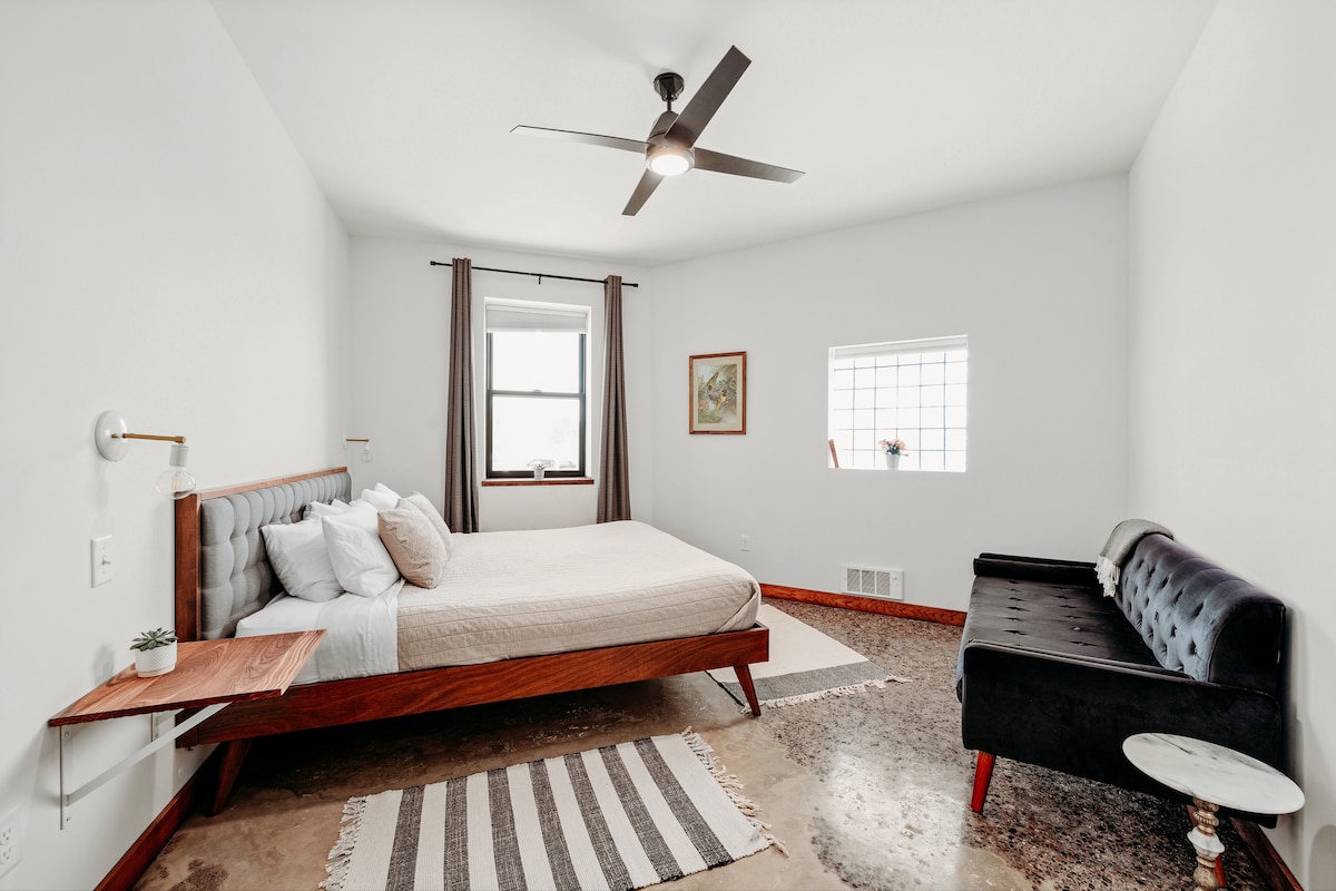 King size organic mattress for your best sleep in bedroom #1. 