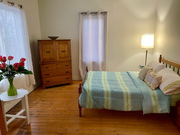 NotreDameAuxiliatricedeBuckland Vacation Rentals & Homes Quebec