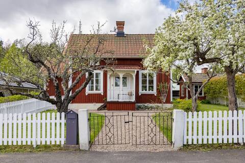 Rural house in town