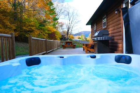 Vacation destination! Hottub, Games, View, Firepit