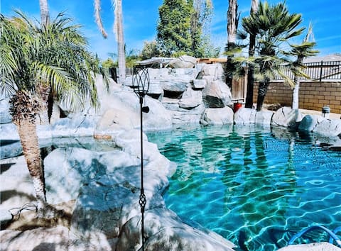 Resort Style Pool House Getaway