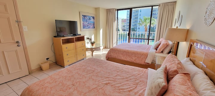 Enjoy this spacious double‑bedroom with coordinated décor, natural light, and a tidy, welcoming feel. Perfect for shared stays, it blends comfort and charm to create a relaxing retreat within your beachside escape.