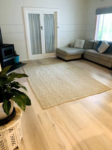 Beautiful renovated family homestead gallery image 2