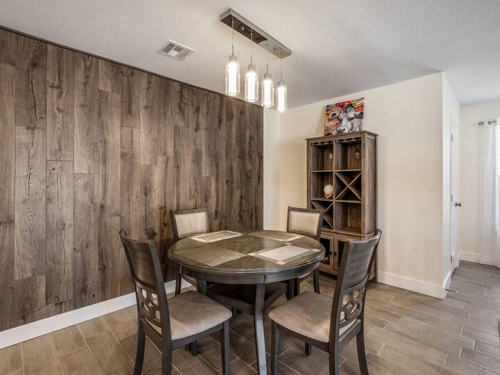 Modernes Haus mit 4 Schlafzimmern und 3 Bädern im Zentrum von Chandler