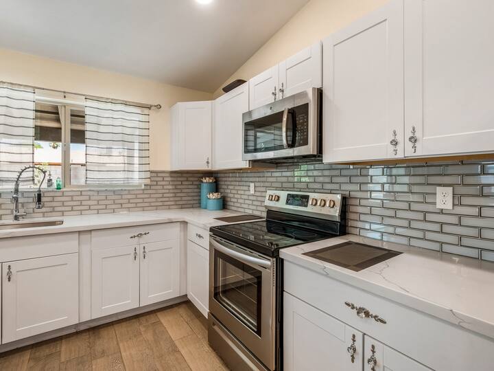 Modernes Haus mit 4 Schlafzimmern und 3 Bädern im Zentrum von Chandler