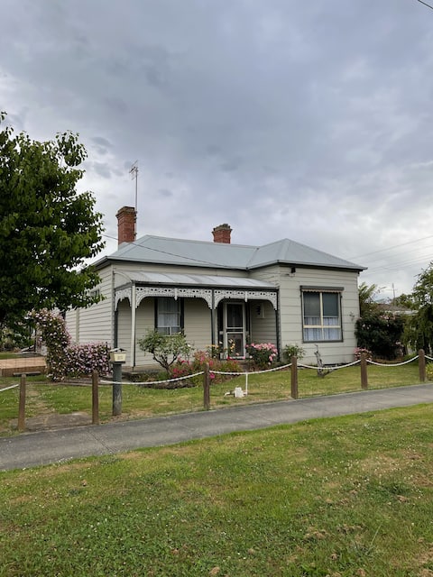 Cosy house with large yard & outdoor fire