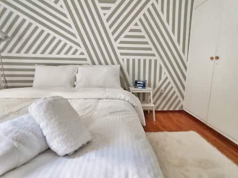 Top Airbnb: A unique and refined flat in the city of Athens in ΑΓΙΟΣ ΘΩΜΑΣ