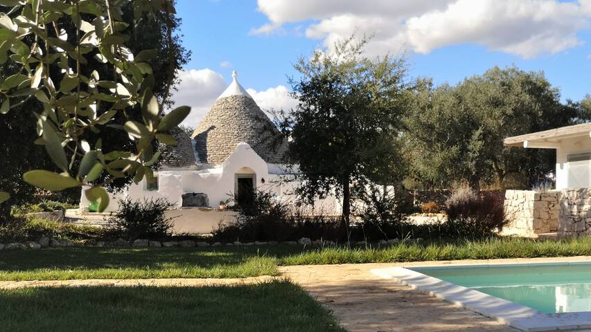 Trullo PugliaLove – Incantevole dimora con piscina
