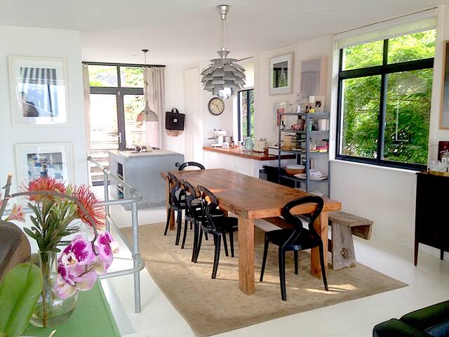 Stylish seaside loft apartment with stunning views gallery image 4