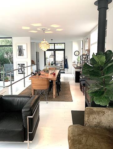 Stylish seaside loft apartment with stunning views gallery image 5