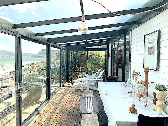 Stylish seaside loft apartment with stunning views